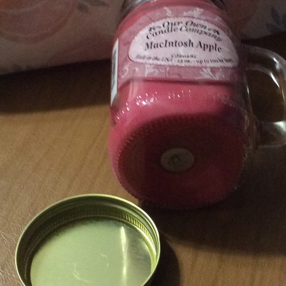 COPY - Macintosh Apple Candle - Picture 5 of 5